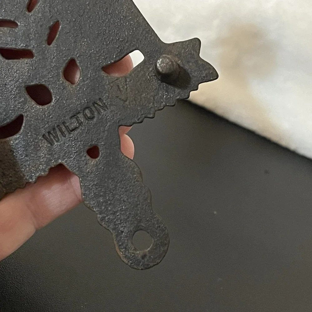 Vintage WILTON Cast Iron Trivet Brooms Wheat Stalk and Heart Shape 5